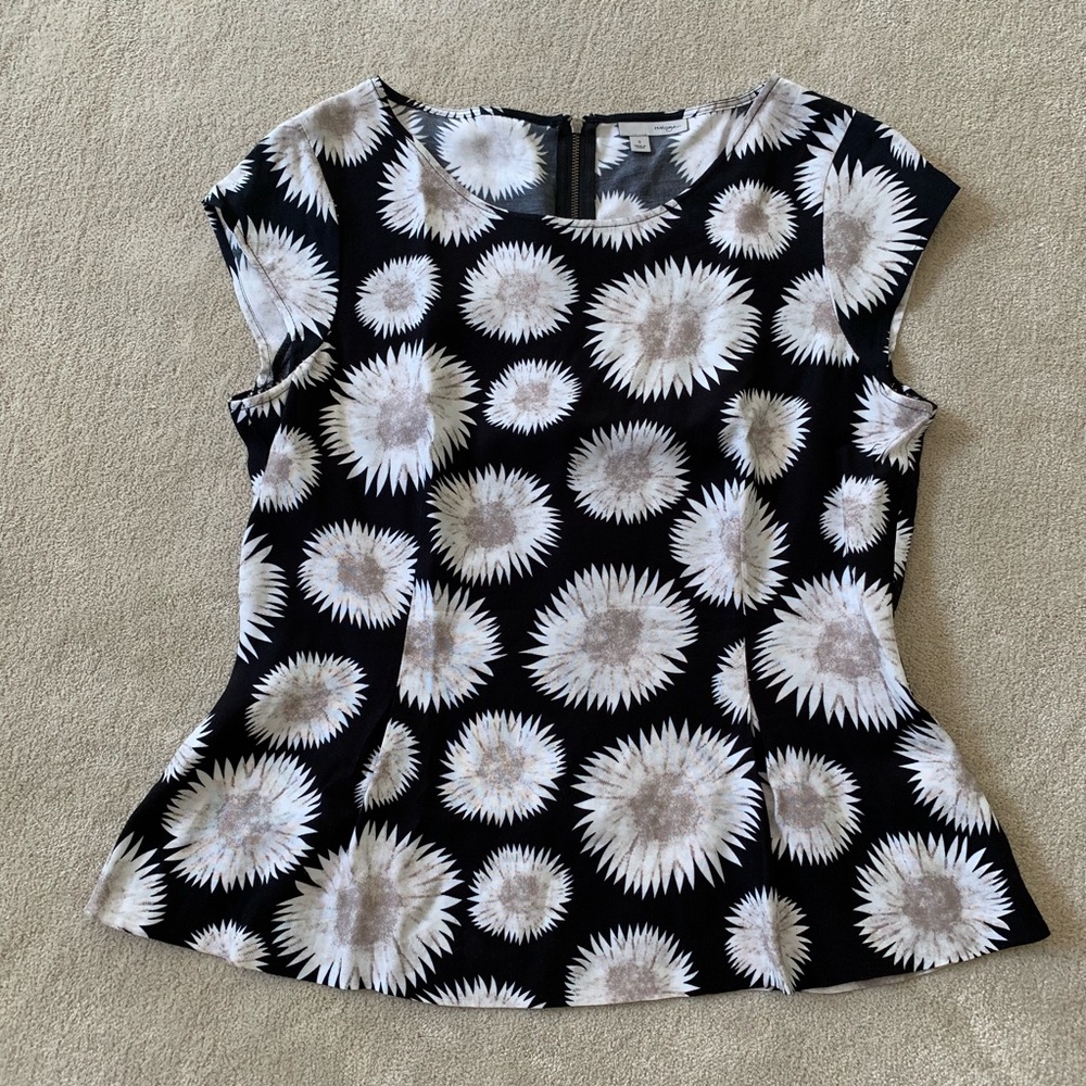 Halogen S blouse w/ b&w flower design. Cap sleeves